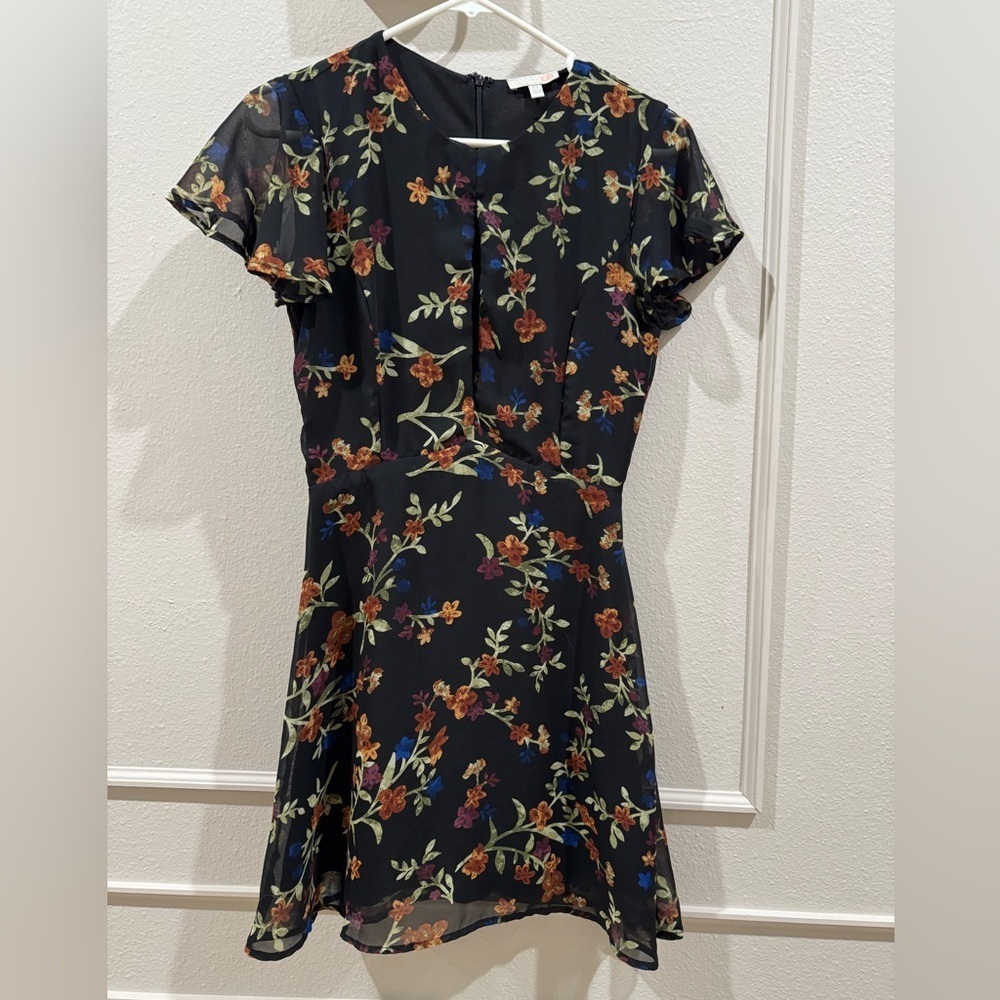 Gianni Bini XS Black Moody Floral Cut Out Mini Dress With Flutter sleeves